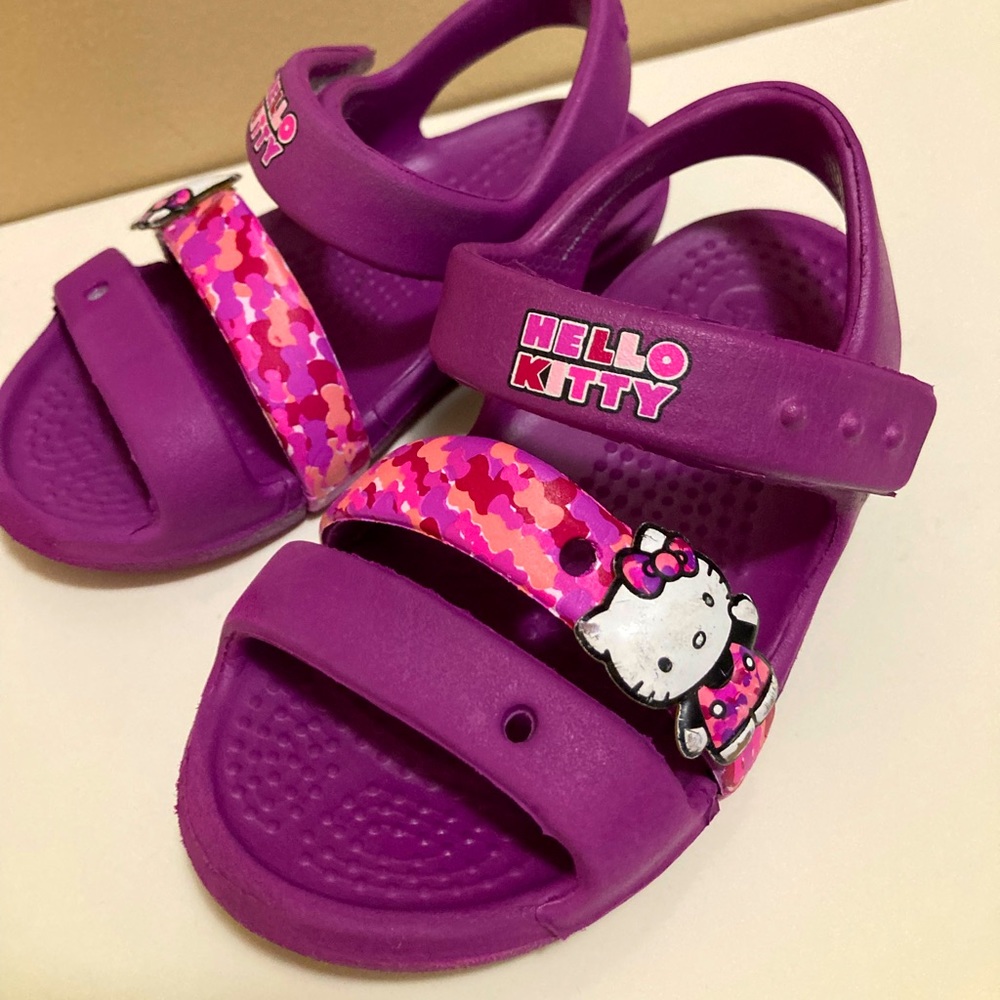 Crocs Girls Keeley Hello Kitty Camo Sandal Shoes C6